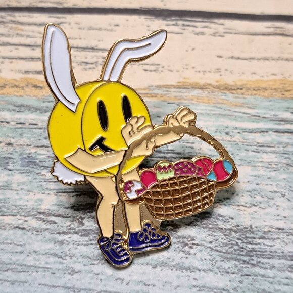 Wal-Mart Employee Associate Pin - Smiley Easter Bunny Basket Eggs - Picture 1 of 2